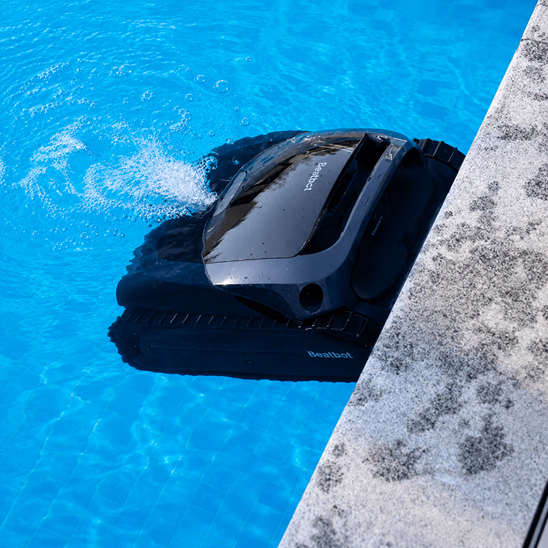 Автоматичне паркування Beatbot AquaSense 2 біля поверхні води