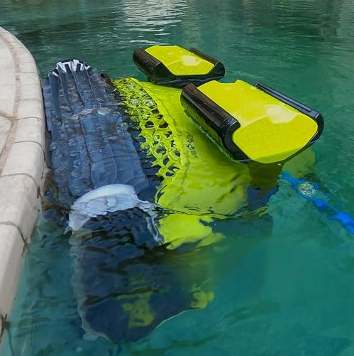 Эксплуатация робота Dolphin Bio Suction в природном бассейне