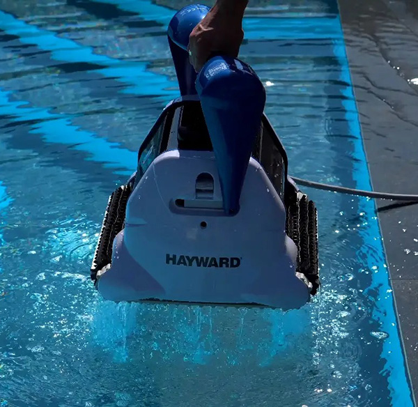 Особенности робота-пылесоса Hayward TigerShark QC